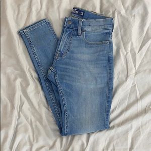 Men’s Hollister light wash blue jeans